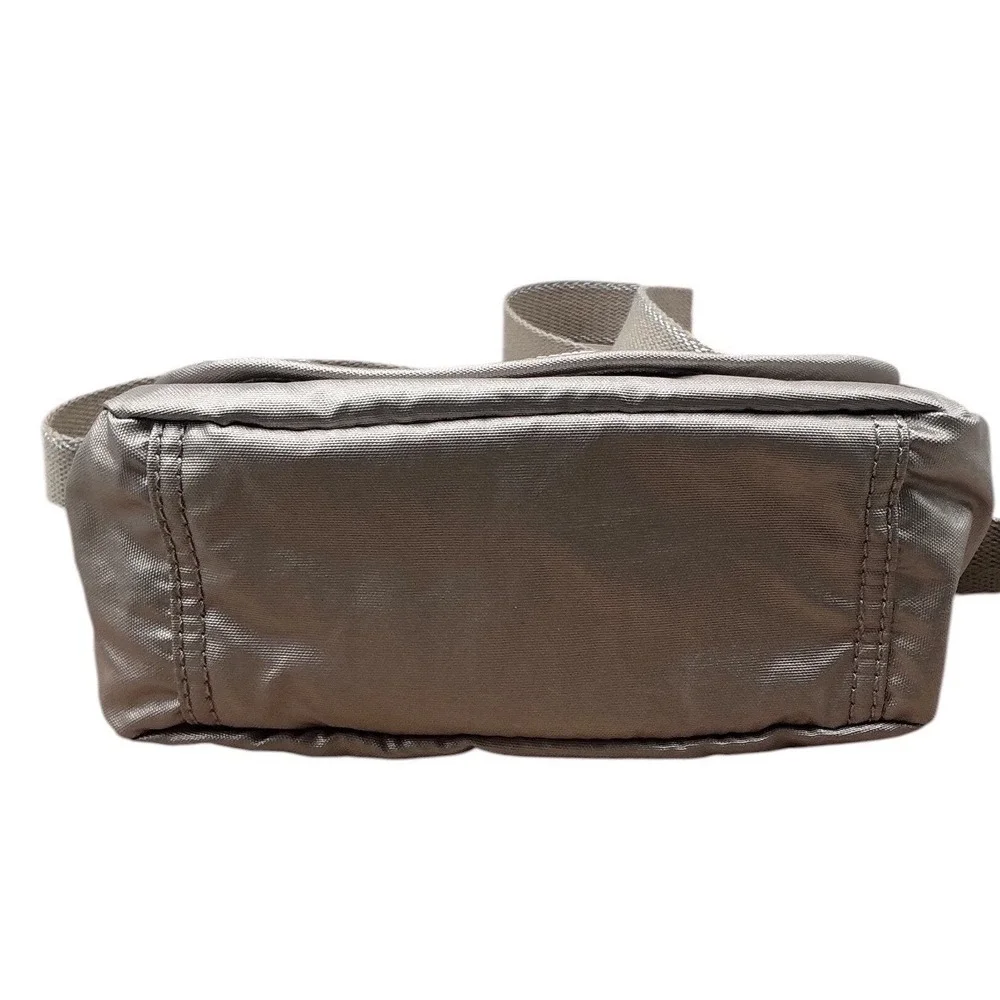 Kipling versatile flap