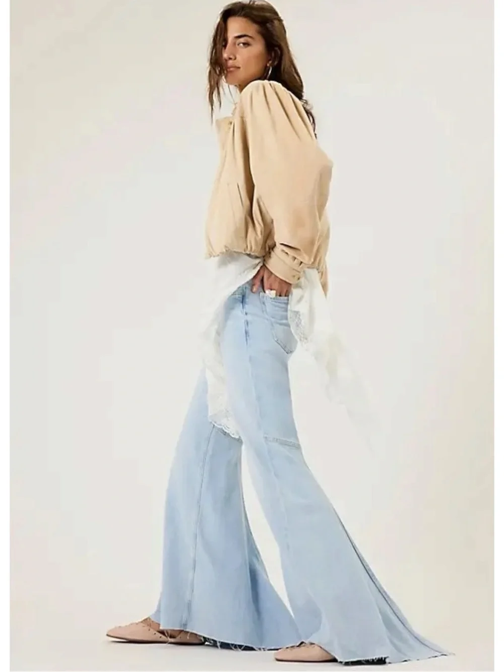 Free People Bohemian 70s Bell Bottom Live Wire Flare Jeans Light Wash Puddle 28