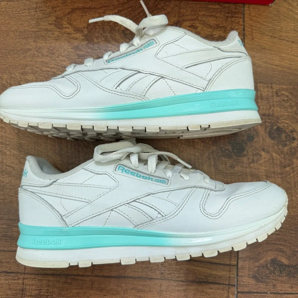 Reebok trainers material