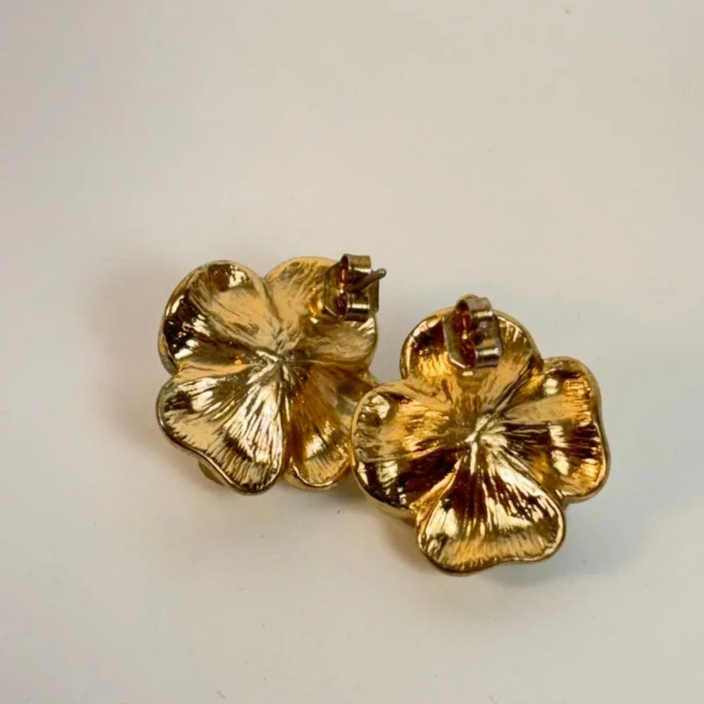 N/A sculptural shape