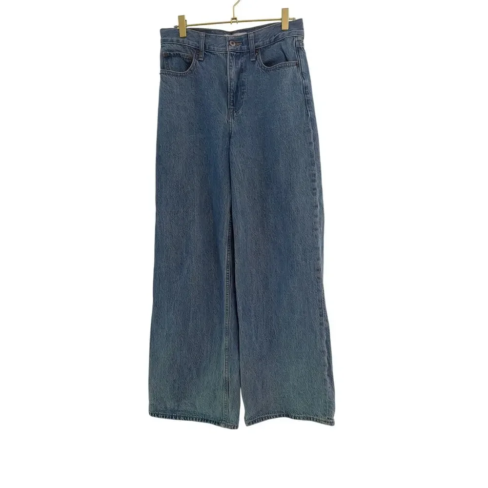 Abercrombie & Fitch excellent