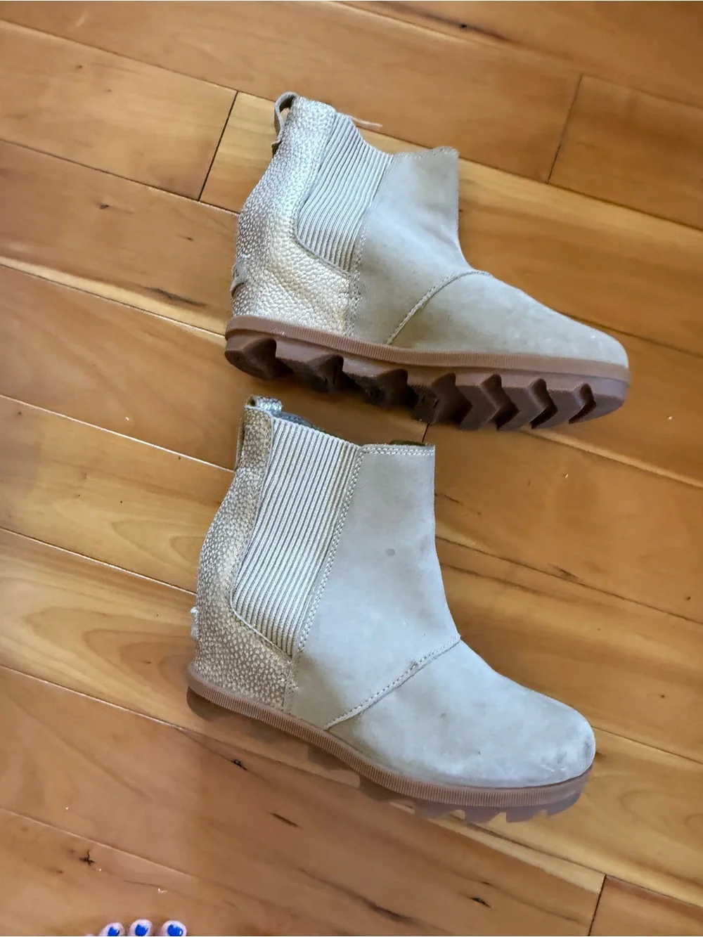 Toms Tan Chelsea Wedge Booties