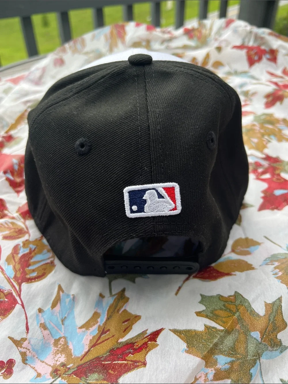 New Era gold center