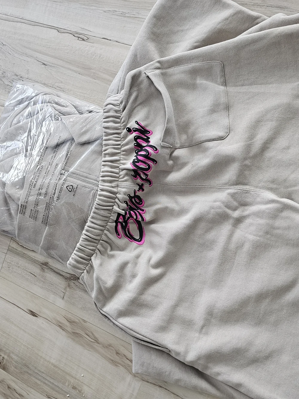 BEIS relaxed taupe