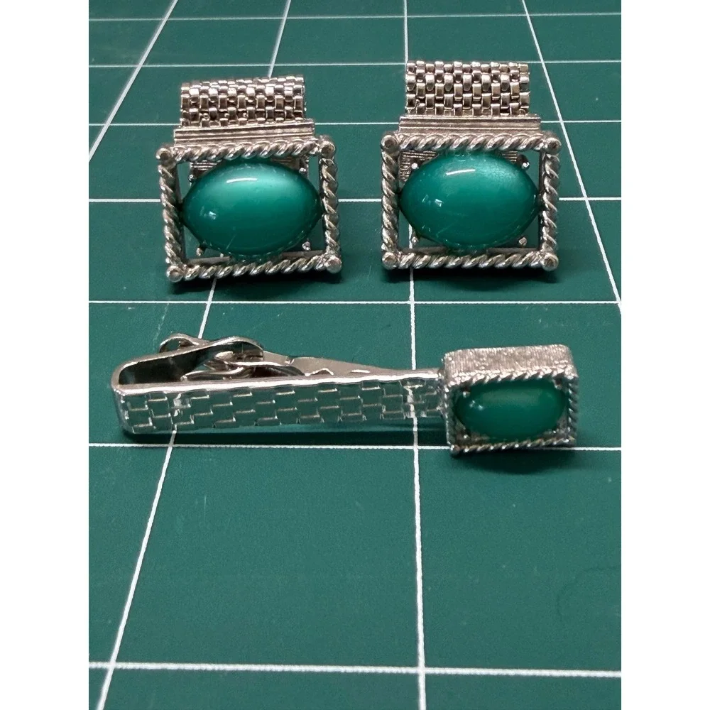 Vintage Swank Silver Tone Green Faux Cats Eye Wrap‎ Cufflinks and Tie Clip Set
