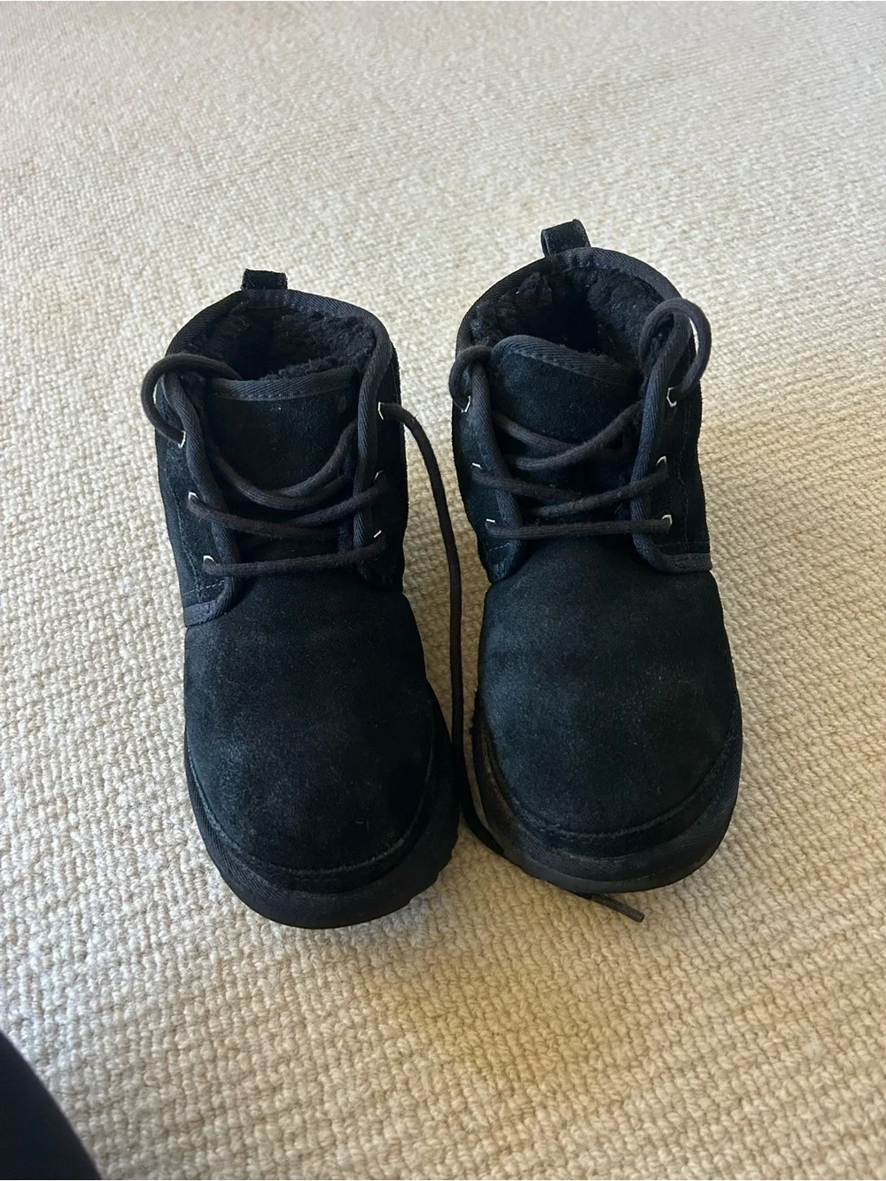 UGG front flexible black