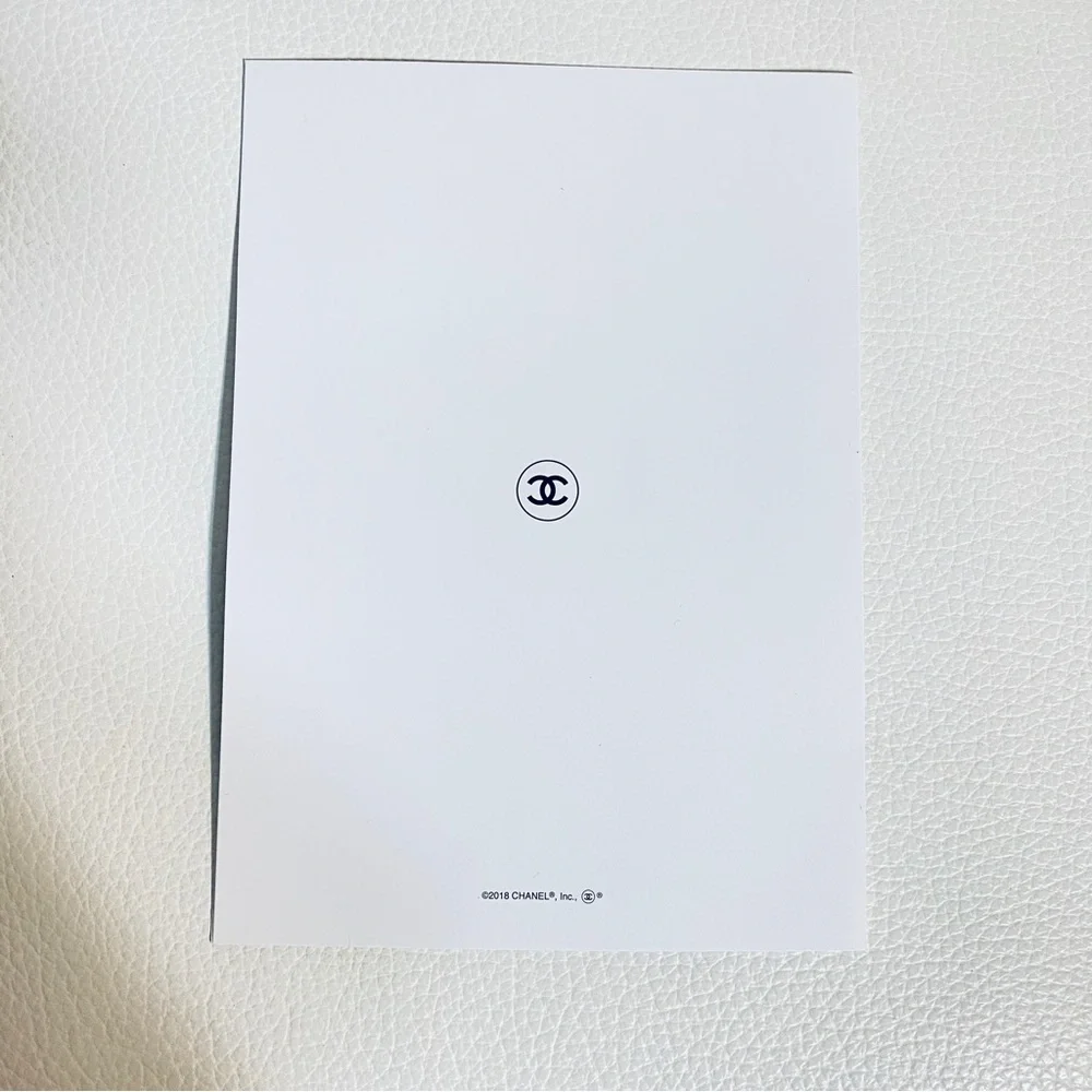 CHANEL perfection lumiere