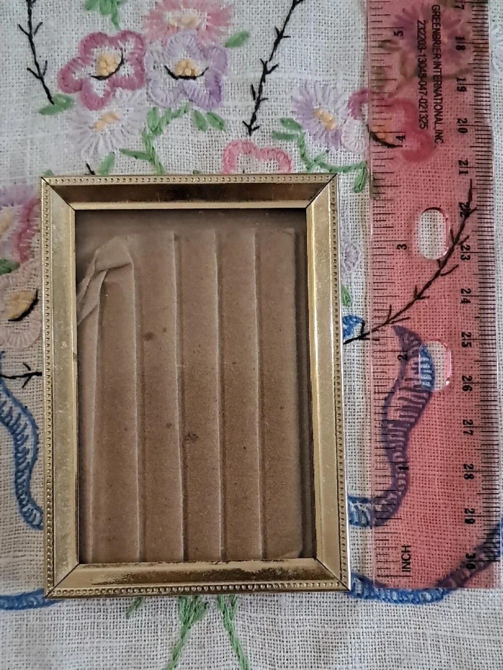 Vintage frame shown fill