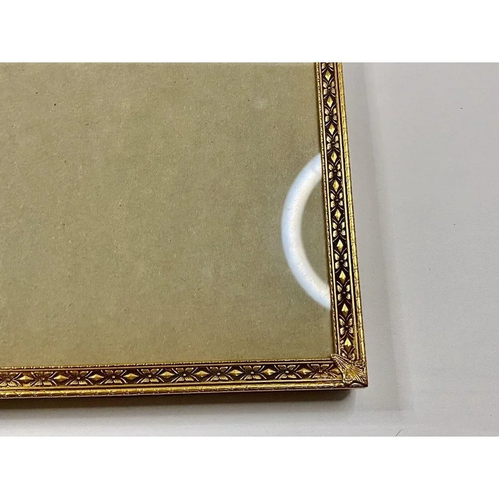 N/A gold stand vertical