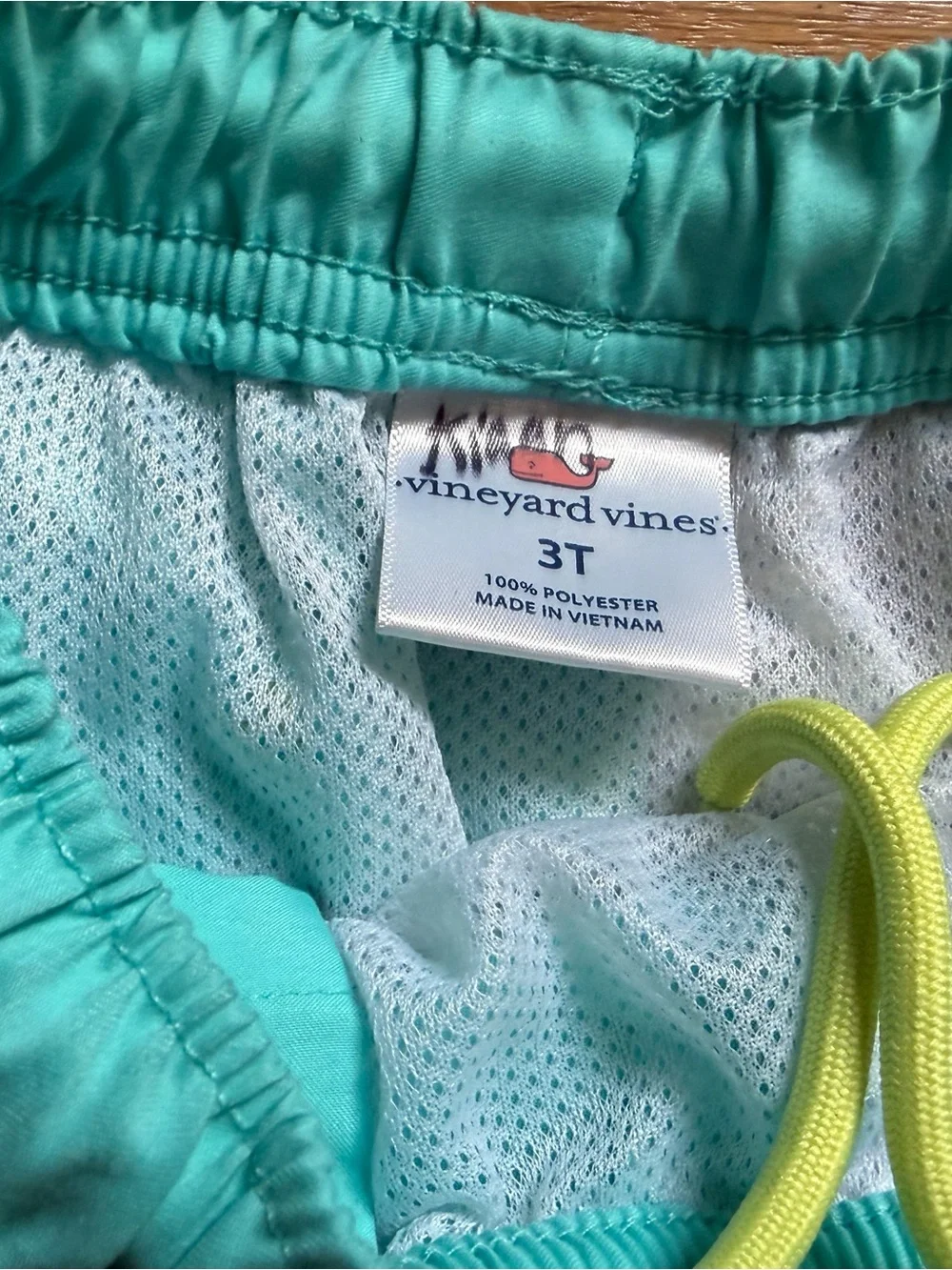 Vineyard Vines 3t vine brand