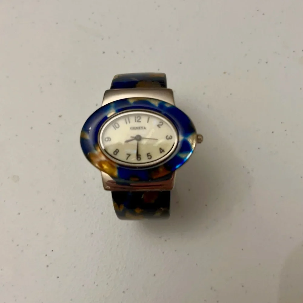 💜 Geneva Oval Marble Ladies Analog Clamp Watch