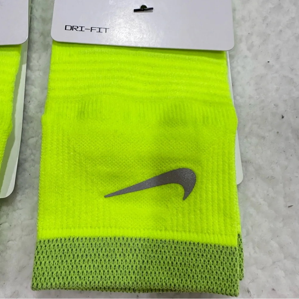 Nike neon lemon