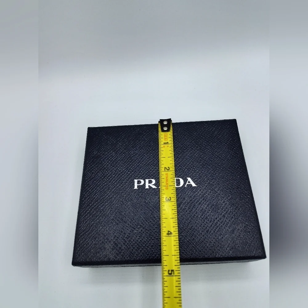 Prada 📏 approx