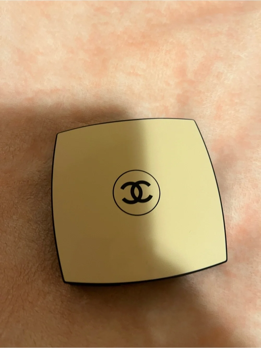 CHANEL compact eyeshadow