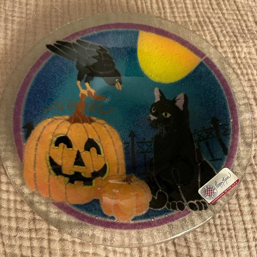 Peggy Karr Signed Glass Halloween 8 1/2” Bowl. Retired Black Cats And Crow. NWT