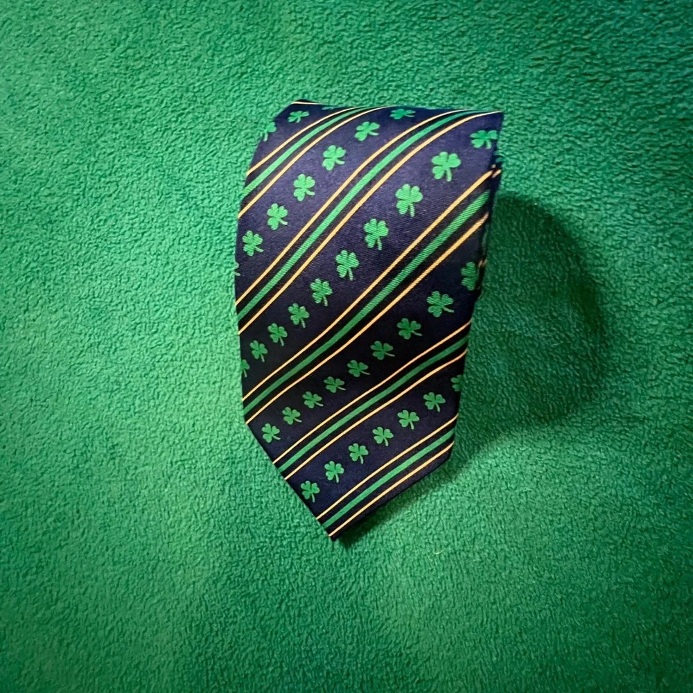 N/A green shamrock