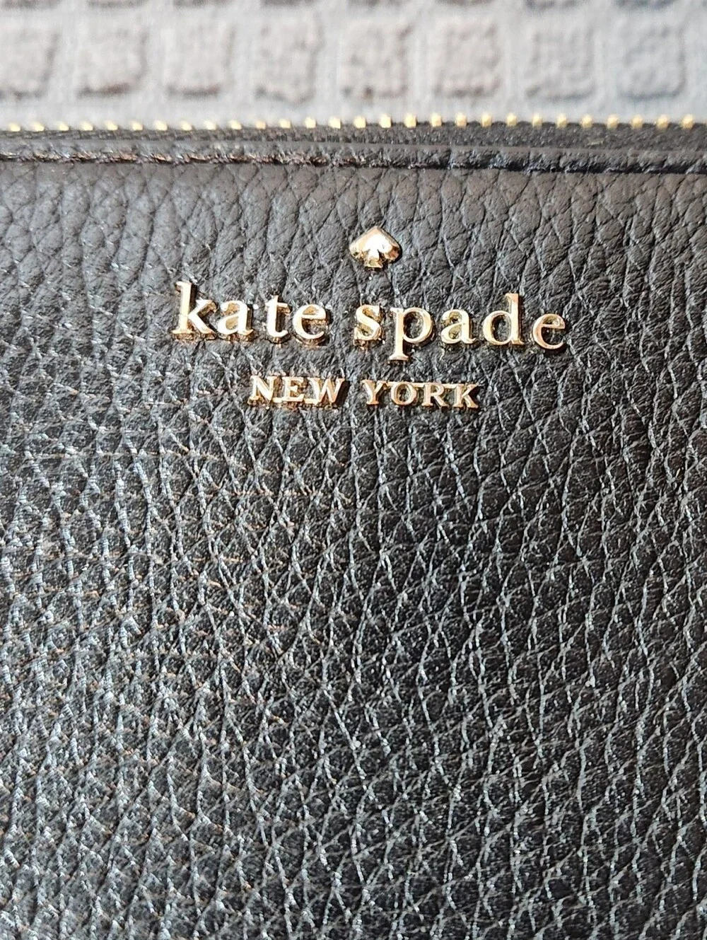 kate spade pebbled logo