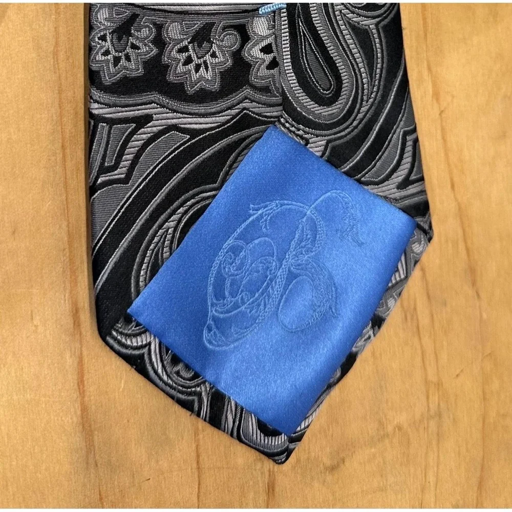 Bugatti paisley pattern