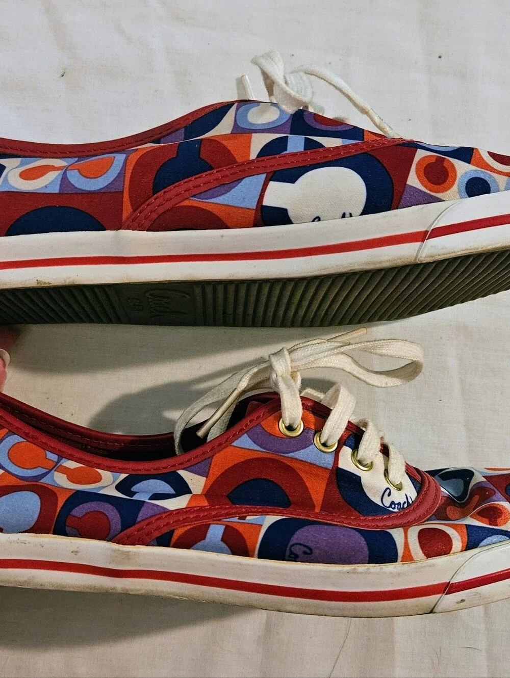 Coach sneakers features crimson