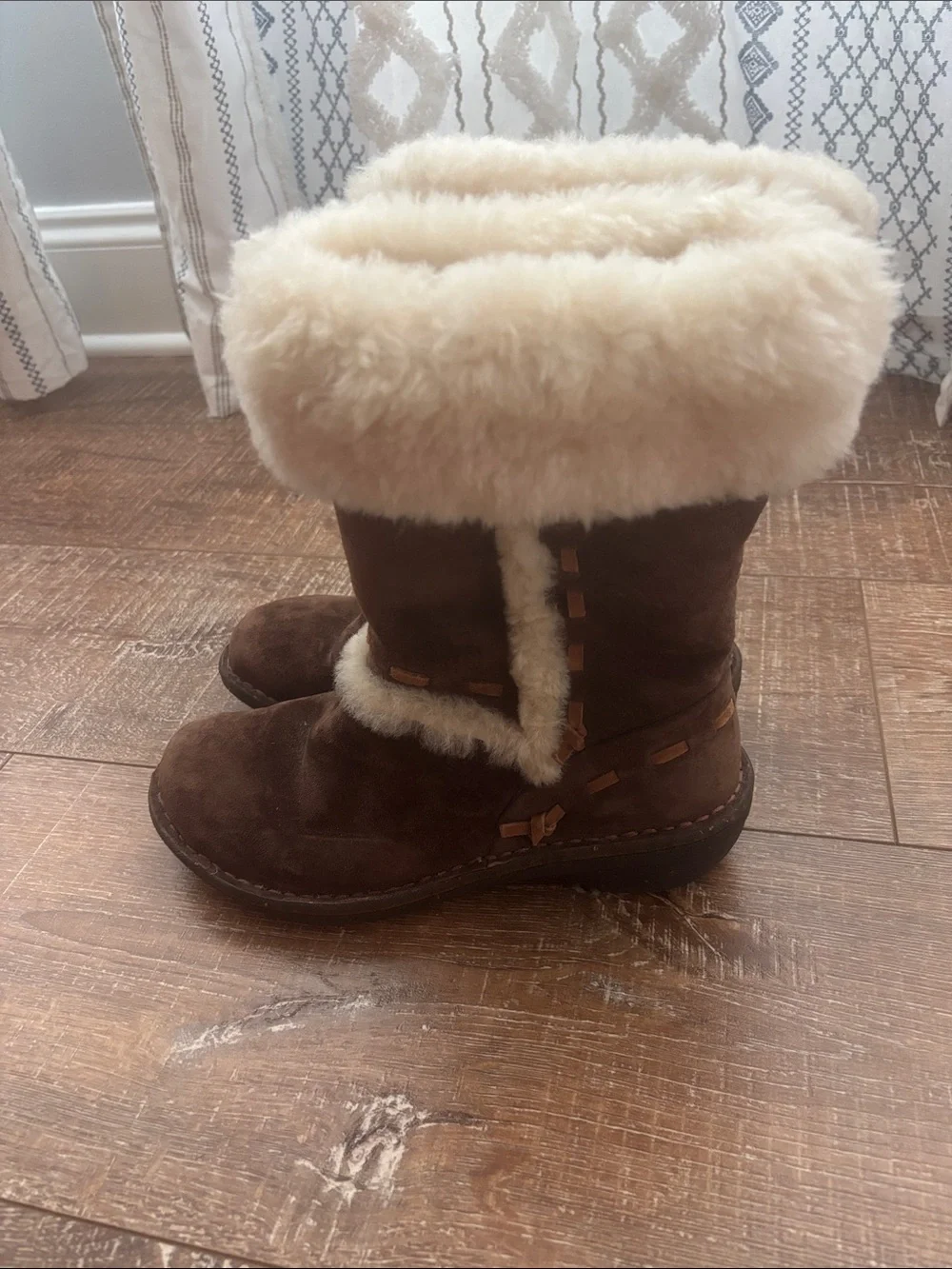 UGG Elijo Chestnut Brown Suede Winter Boots with Cream Shearling Cuff - size 6