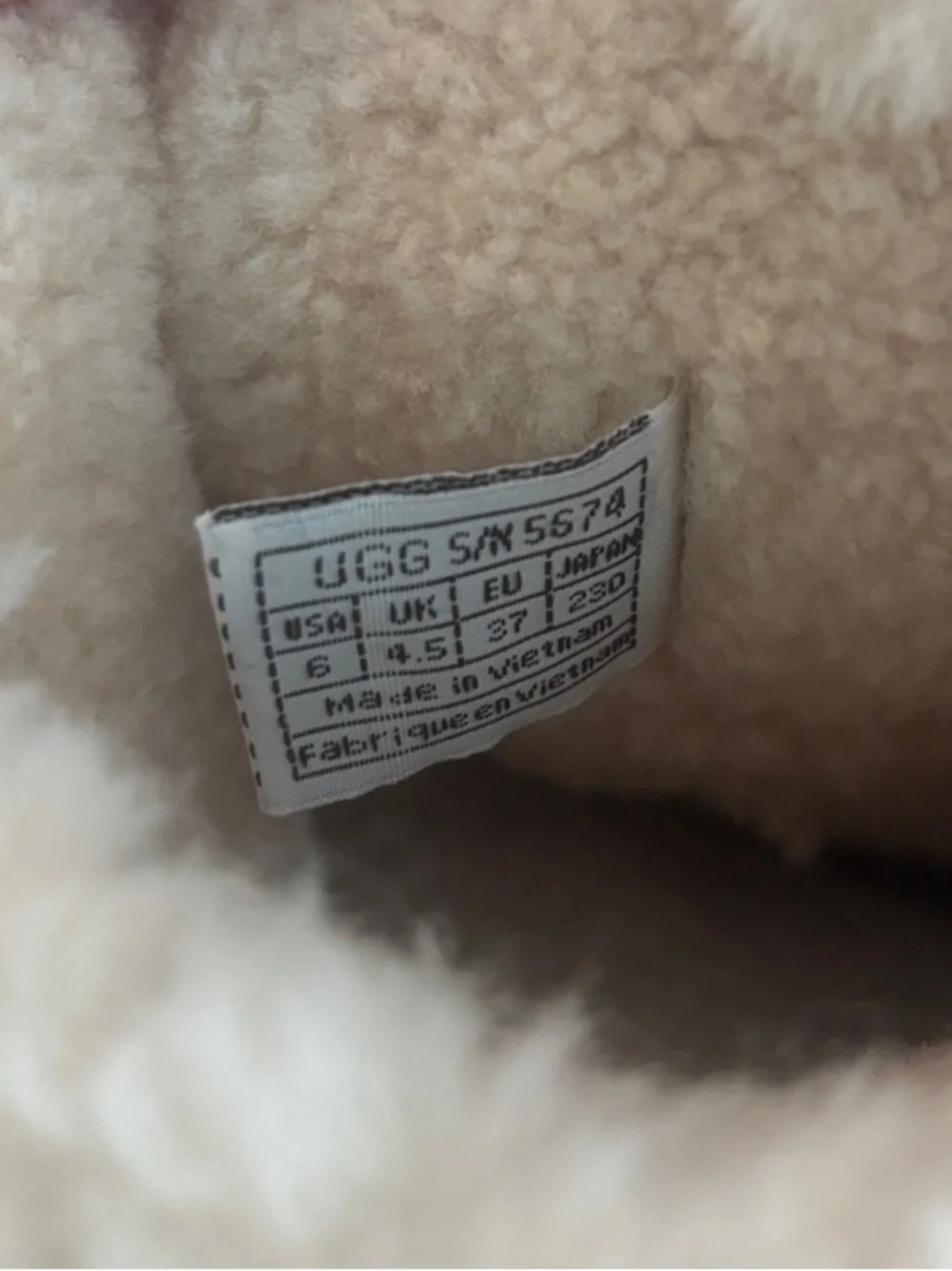 UGG 5674 elijo