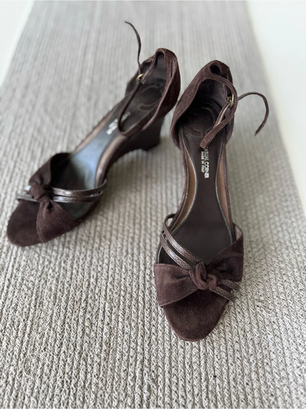 Vintage Casual Corner Chocolate Brown Genuine Suede Ankle Strap Wedge Sandals 8