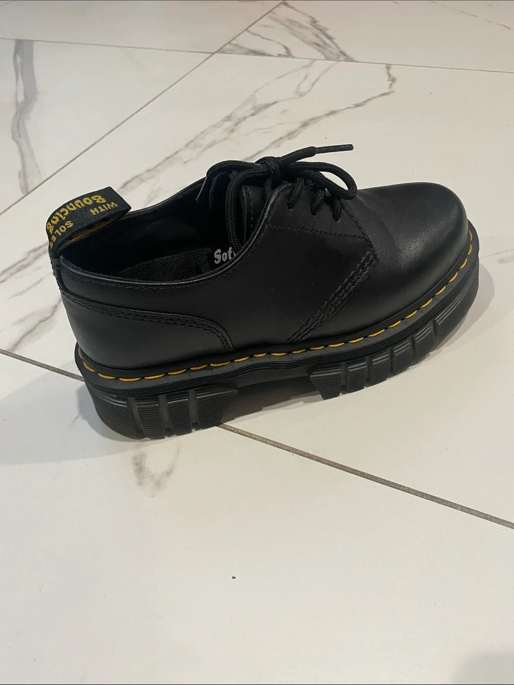 Dr. Martens smooth black