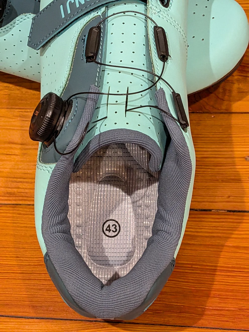 mcronji light teal