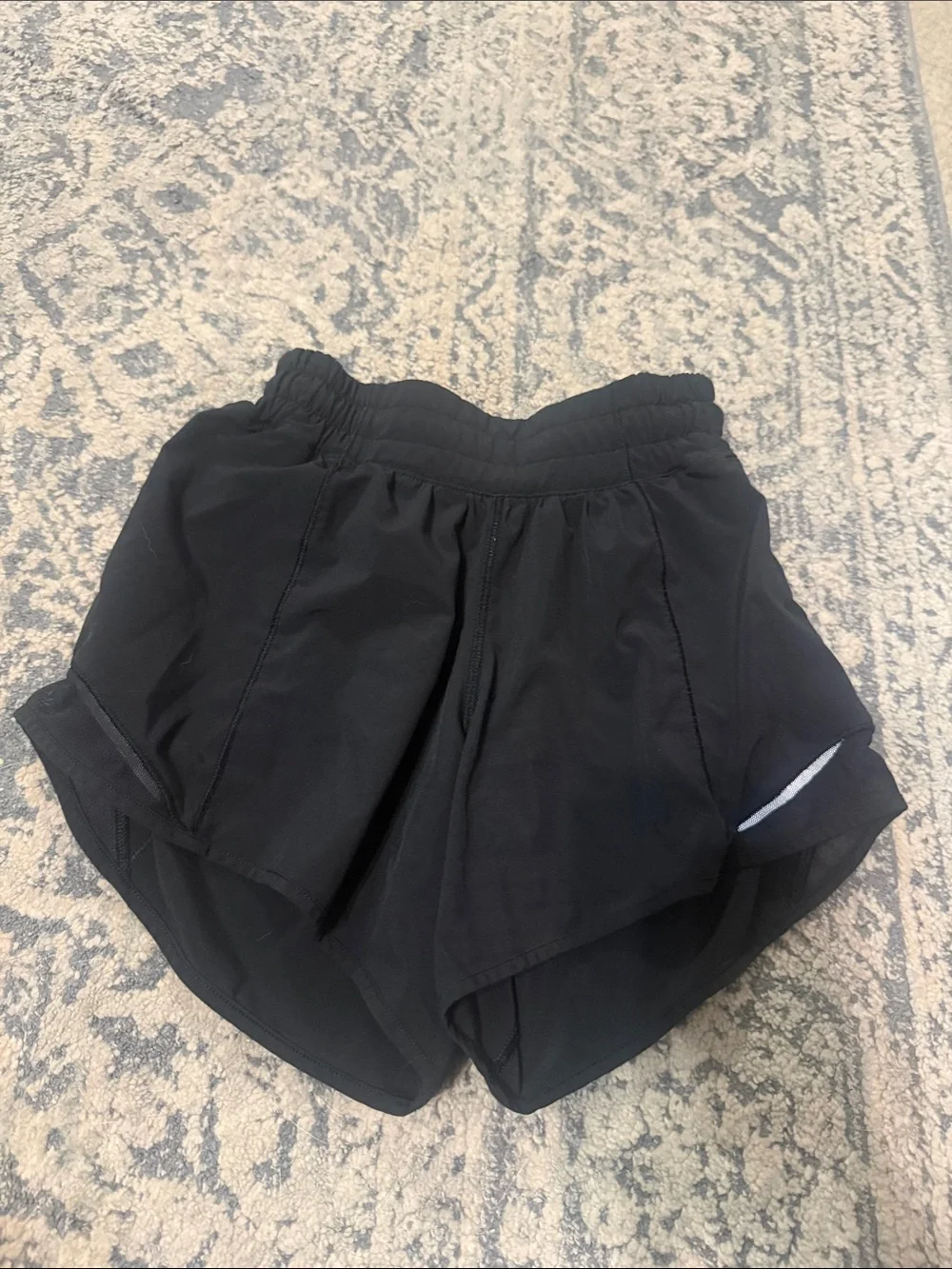 Hotty Hot High-rise 2.5” shorts in Black
