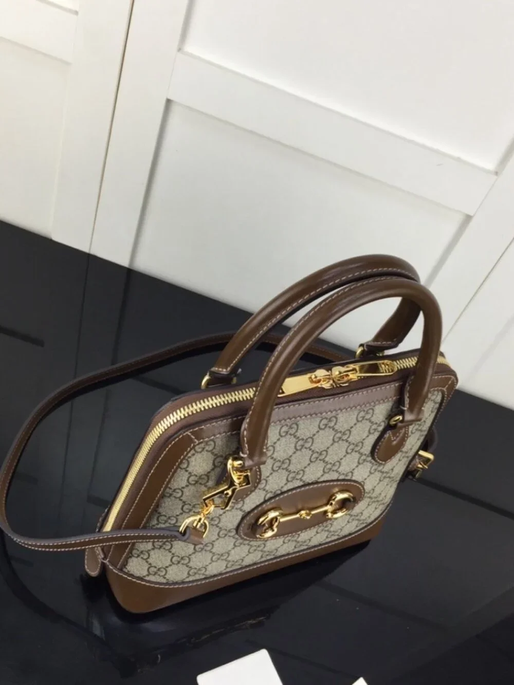 Gucci. dimensions 25