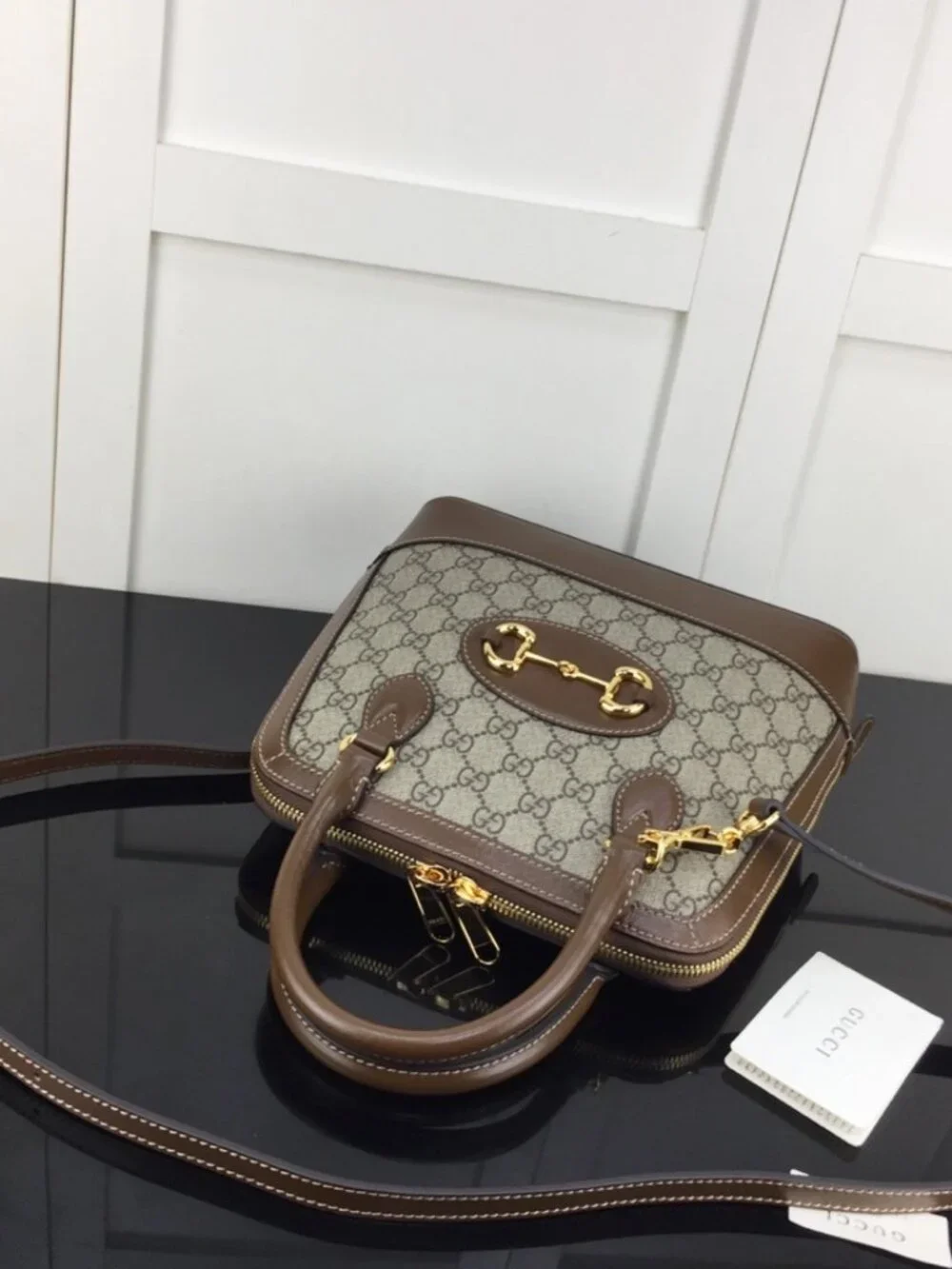 Gucci. dimensions 25