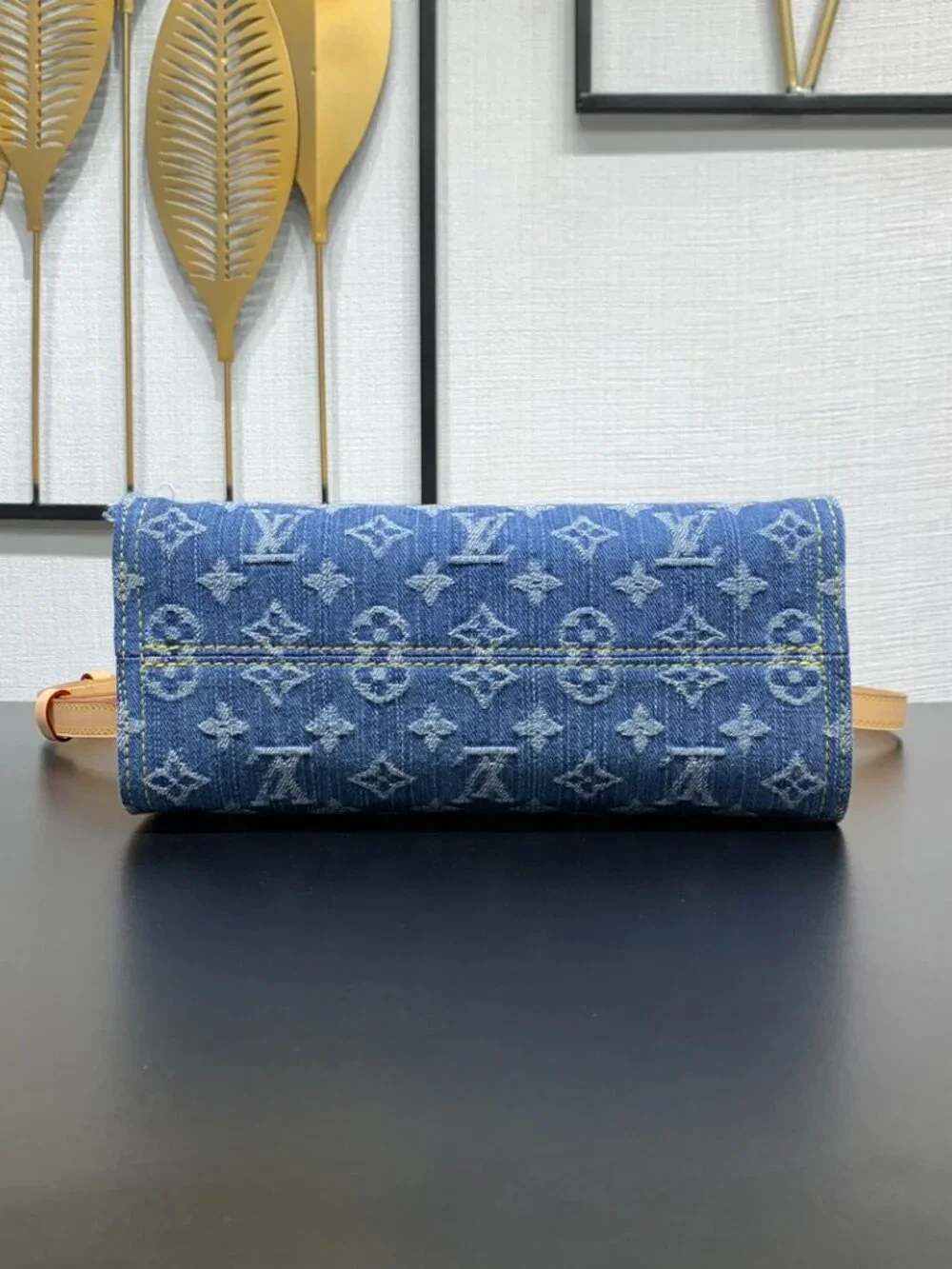 Louis Vuitton. no scratches provided