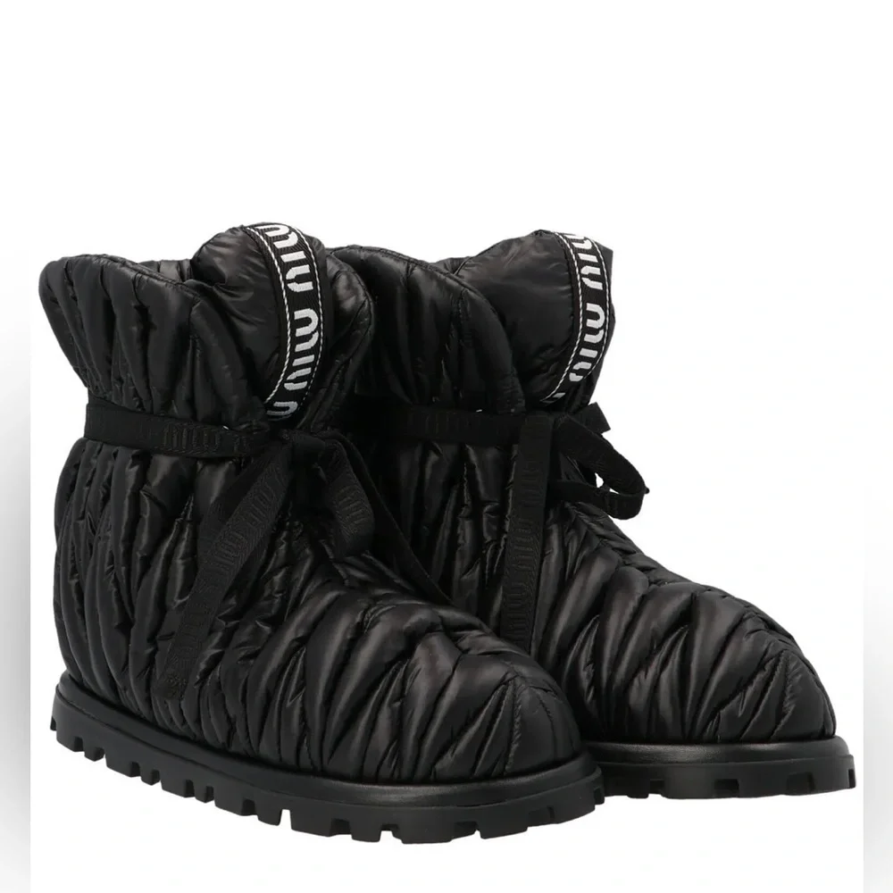 Miu Miu ankle model