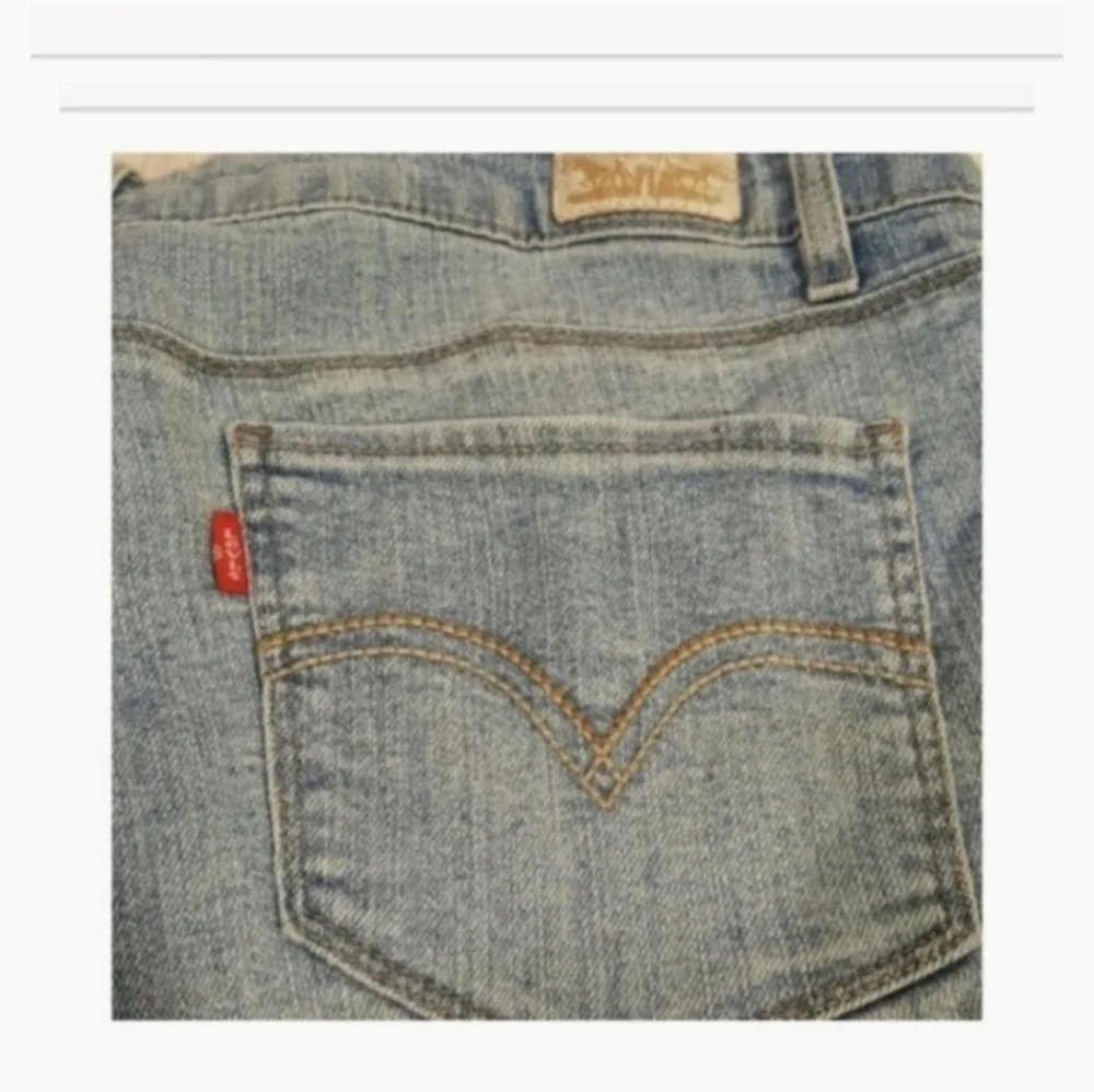 Levis this pair