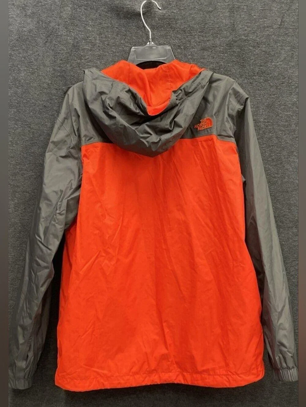 The North Face conditions secure cuffs