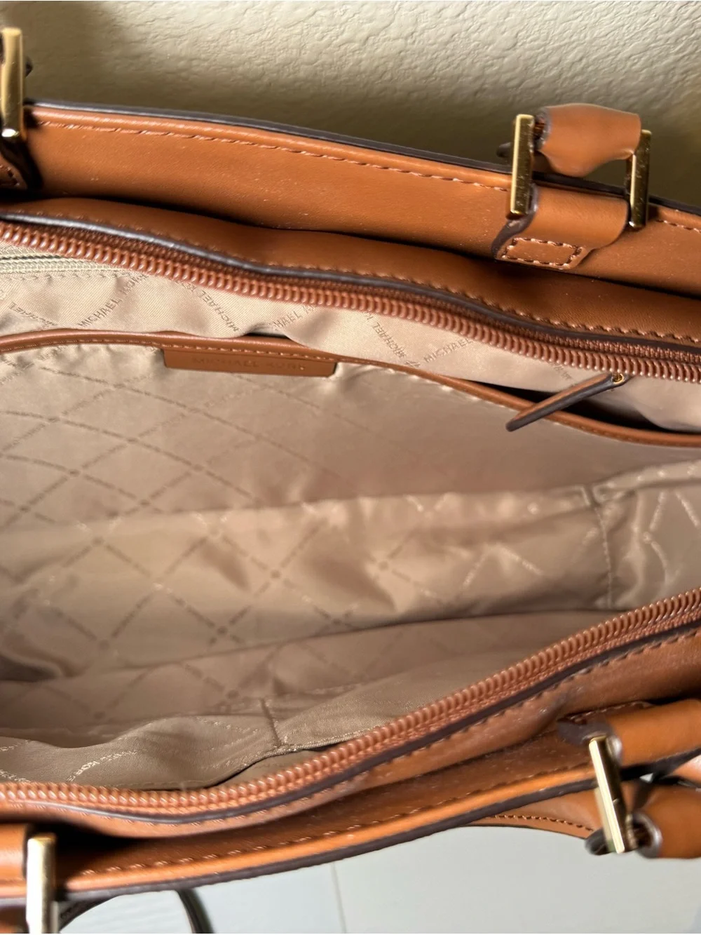 Michael Kors structured carry charm