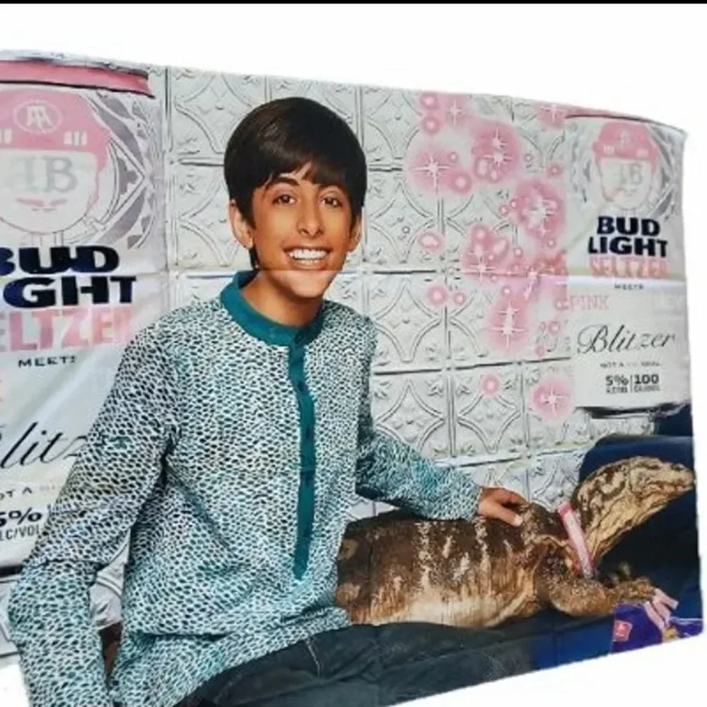 YouGaet Diuahue Tapestry