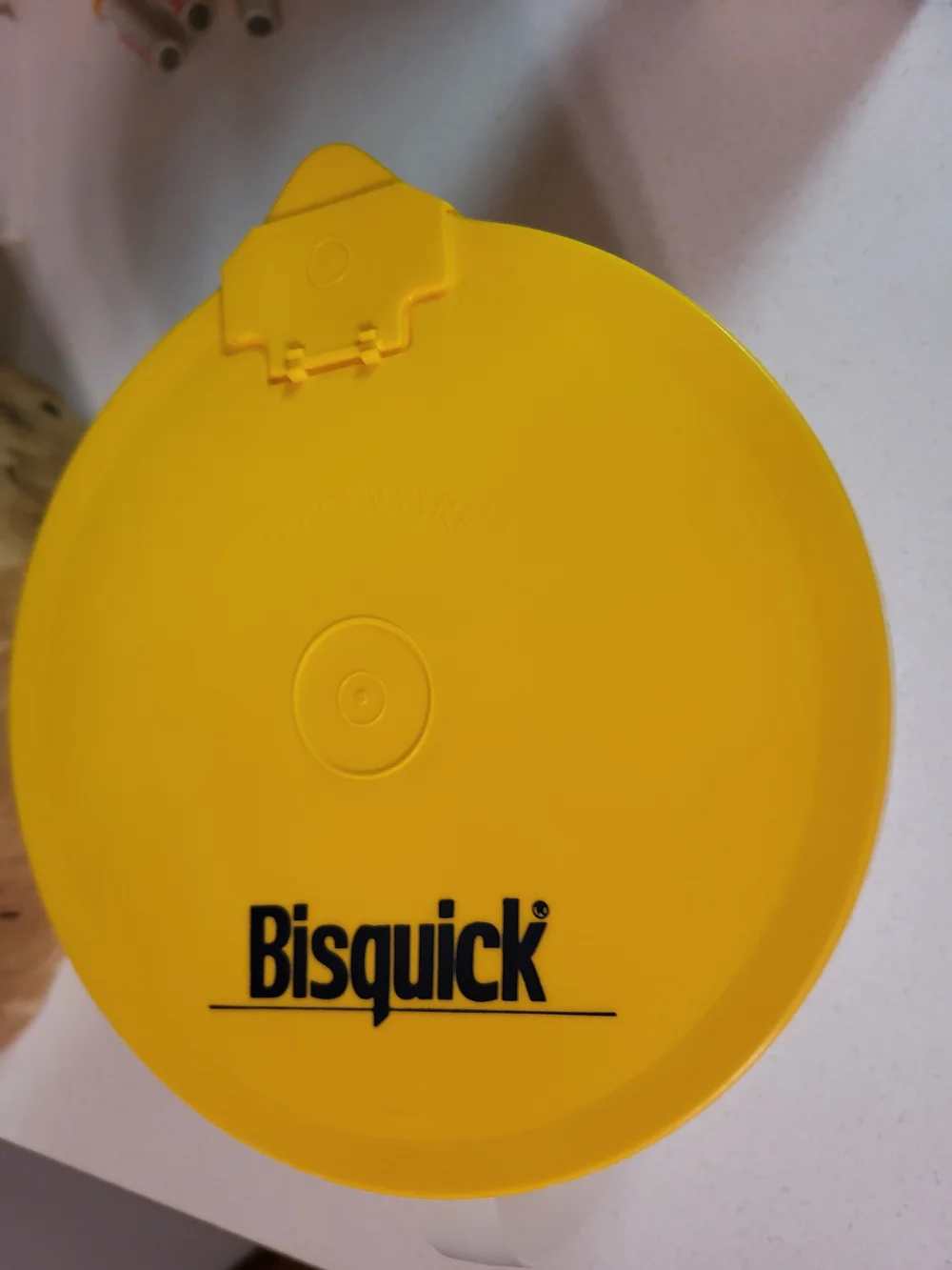 Tupperware bisquick pitcher stor