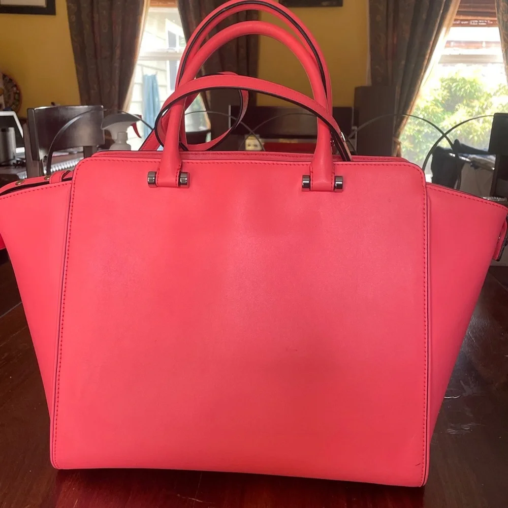 Milly bright coral