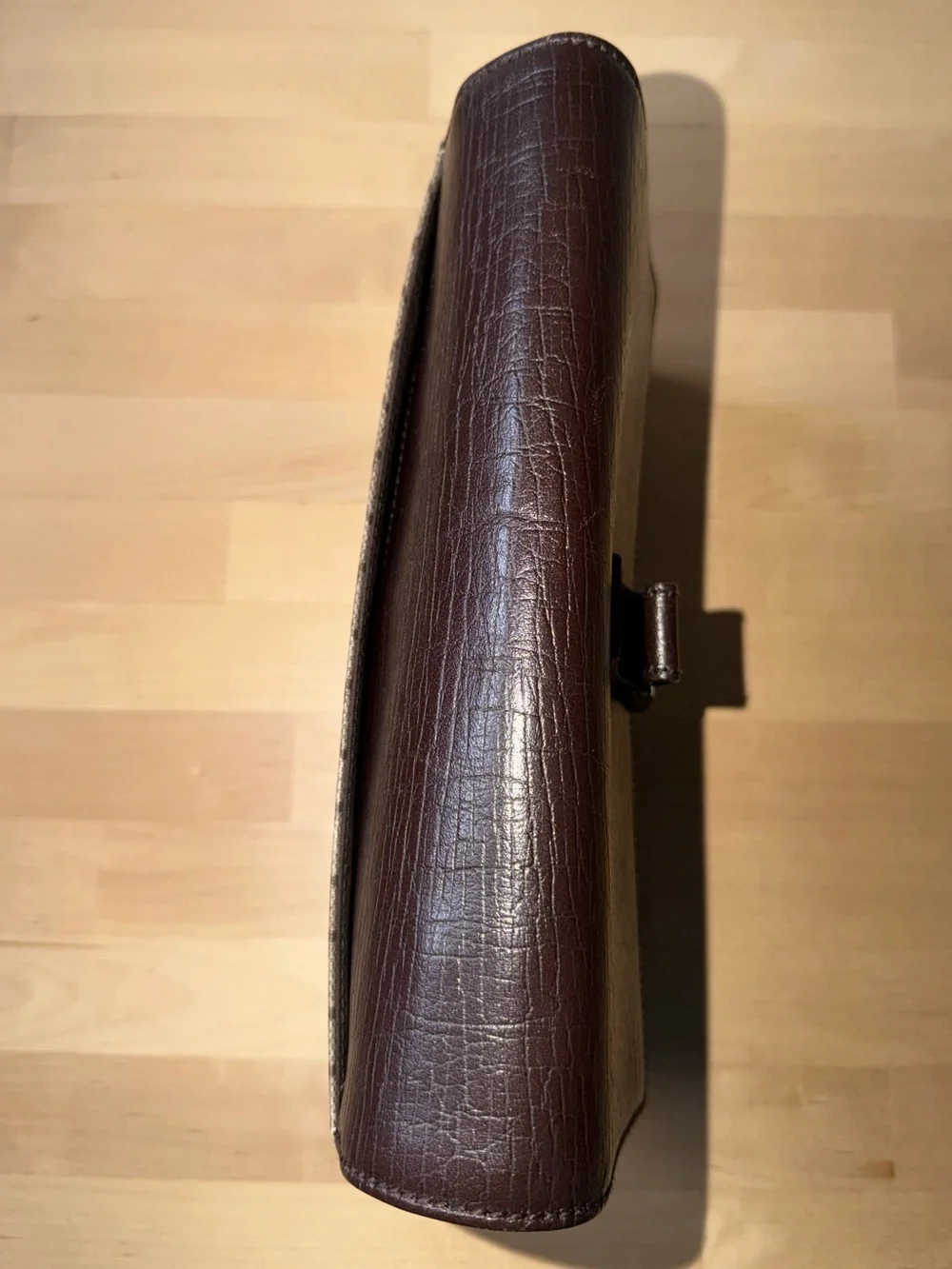 Gucci clutch brown