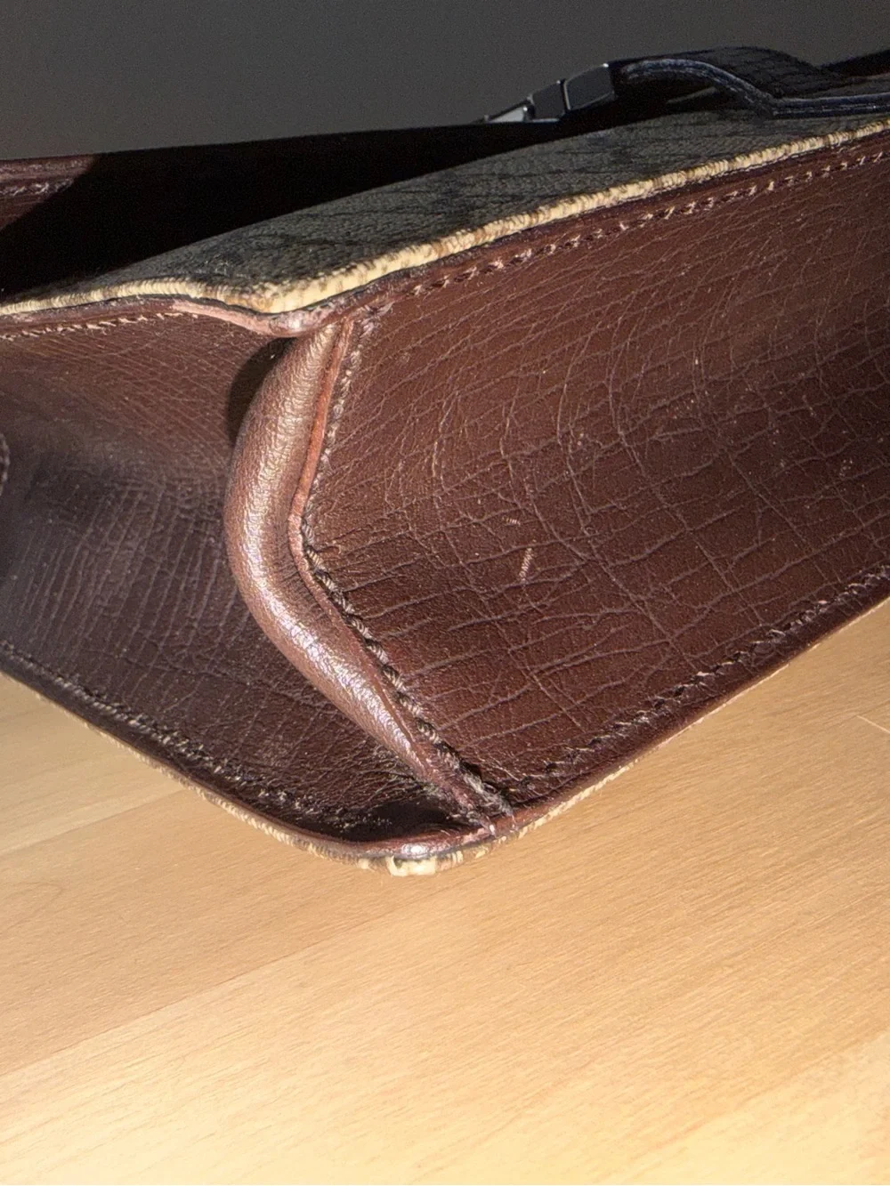 Gucci clutch brown