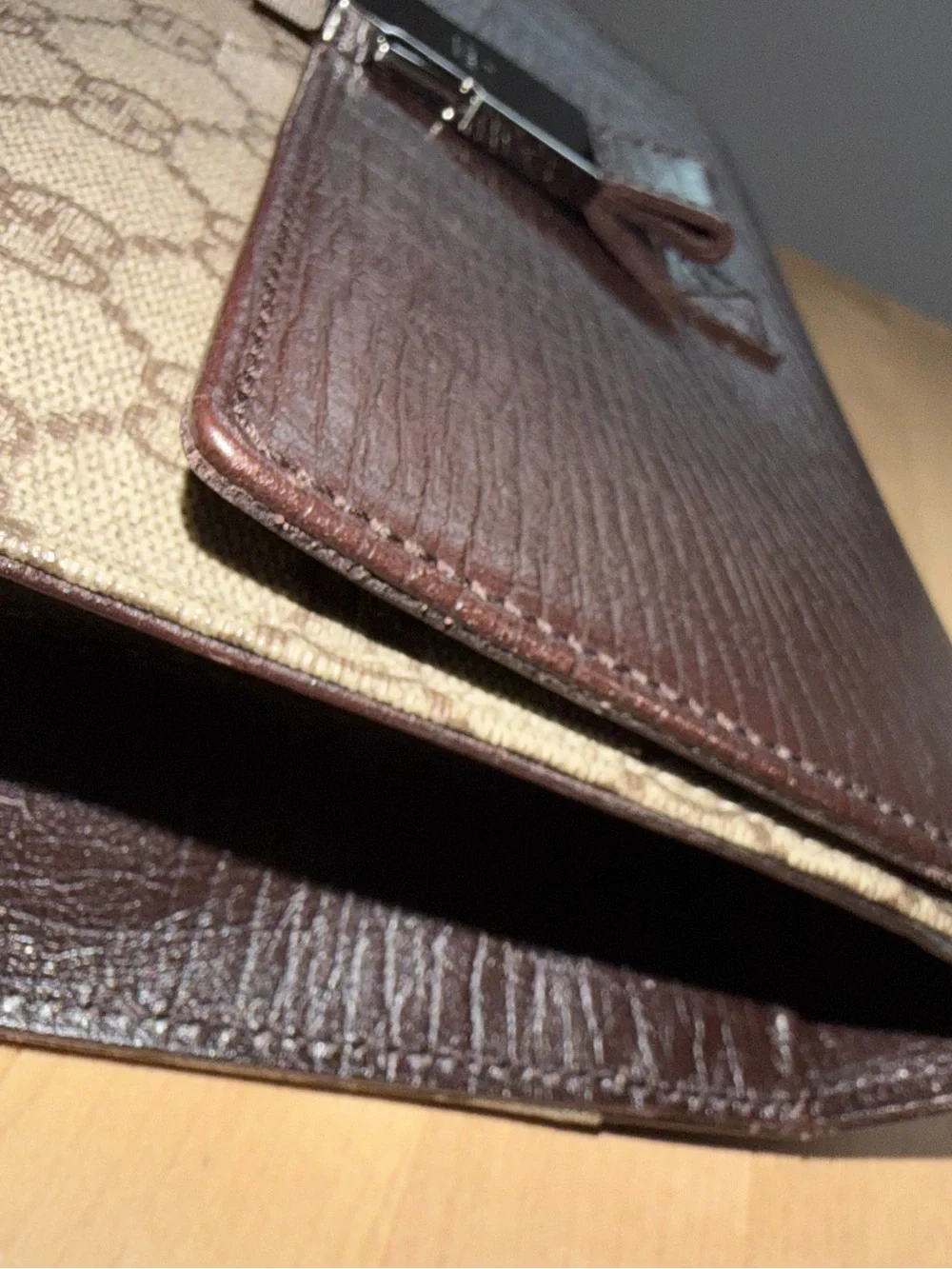Gucci clutch brown