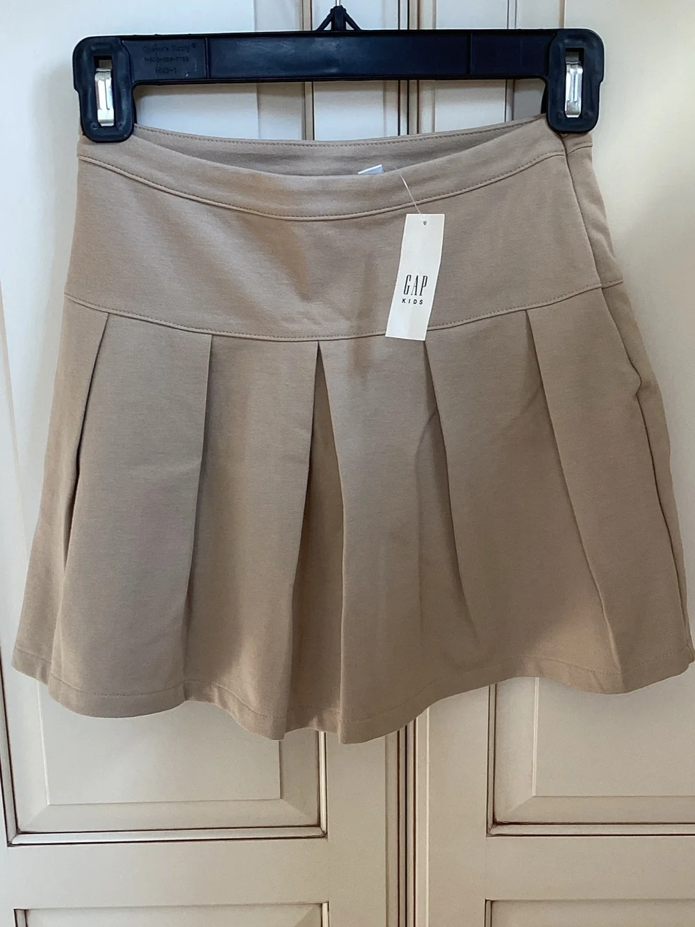 Girl’s khaki pleated Uniform Skirt from Gap