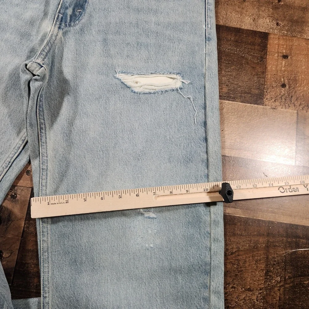 Levis tag shows