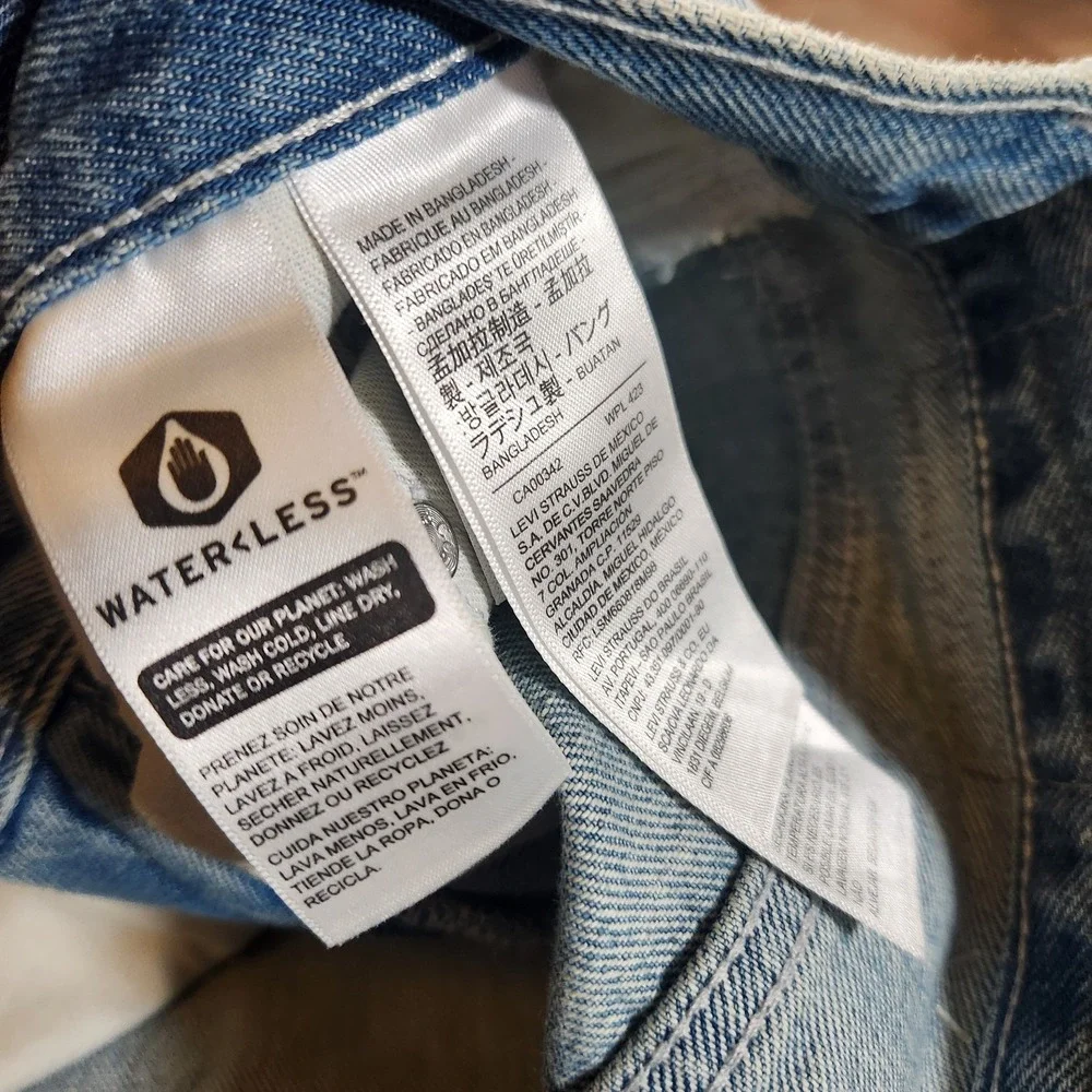 Levis tag shows