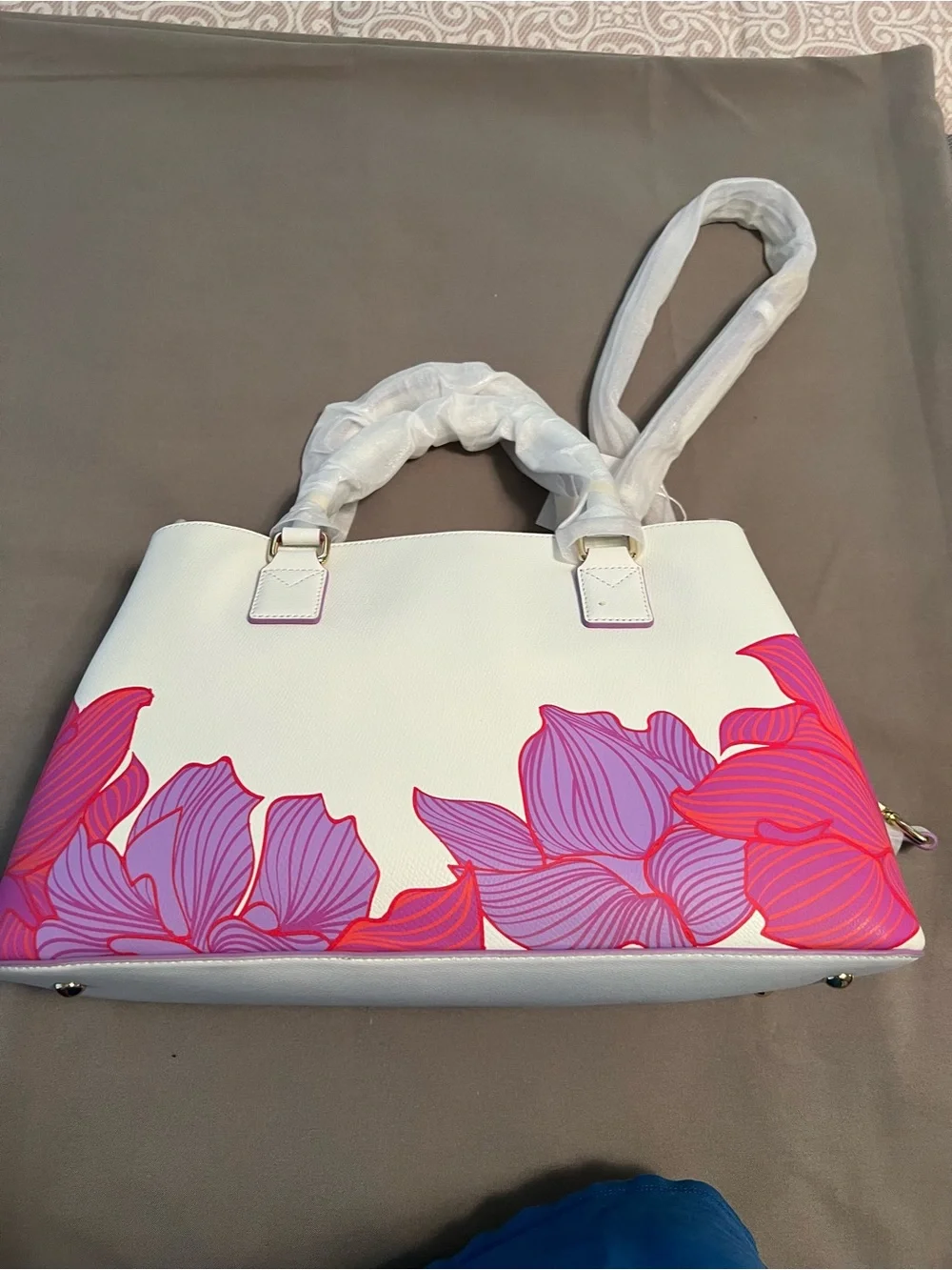 Vera Bradley gold 5”