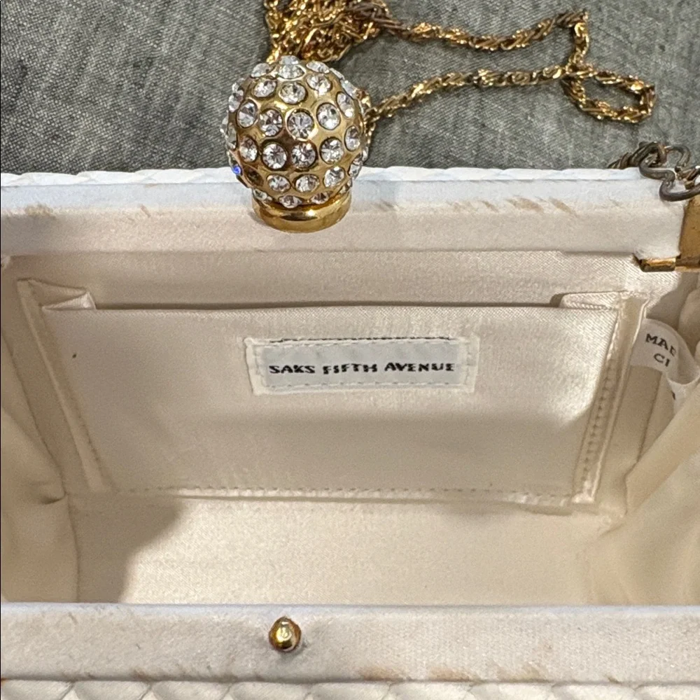 Saks Fifth Avenue description elegant