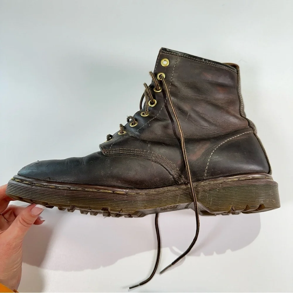Dr. Martens upper vintage supports