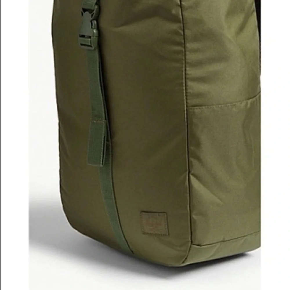 Herschel Supply Company finishes straps logo