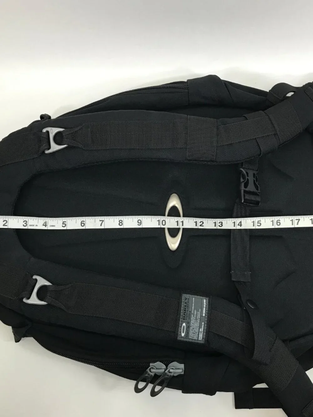 Oakley color black buckle